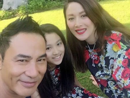 கடை திறப்பு விழாவில் பிரபல நடிகருக்கு கத்திக்குத்து