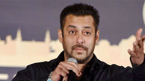 படத்தில் தான் நடக்குது, நிஜத்தில் இல்லையே: ஃபீல் பண்ணும் சூப்பர் ஸ்டார்