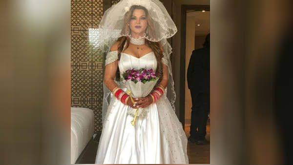 தேனிலவு போட்டோ வைரலான பிறகு ரகசிய திருமணத்தை ஒப்புக் கொண்ட நடிகை