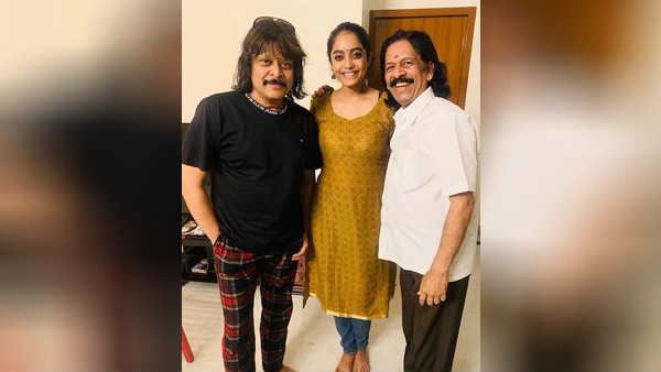 பிக் பாஸ் வீட்டில் இருந்து வெளியே வந்தவுடன் மோகன் அப்பாவை சந்தித்த அபிராமி