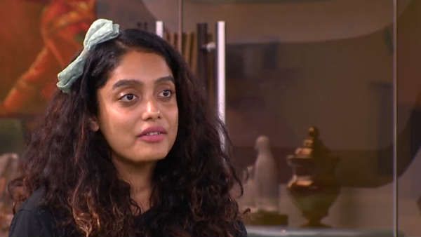 அபிம்மா.. வேற வேலையே இல்லையா.. கொஞ்சம் மத்த வேலையும் பாரும்மா!