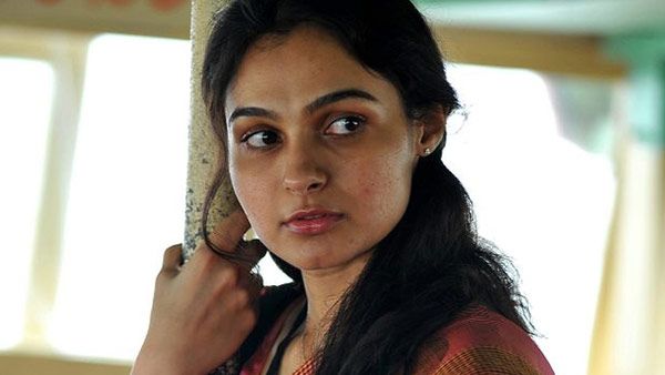 மீண்டும் டைம்லைனில் ஆண்ட்ரியா.. ஆண் நடிகருடன் அதீத நெருக்கம்.. வைரலாகும் படுக்கையறை அந்தரங்க காட்சி!