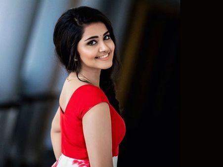 அந்த நடிகையோட என்னை கம்பேர் பண்ணாதீங்க.. அனுபமா பரமேஸ்வரன் அதிரடி!