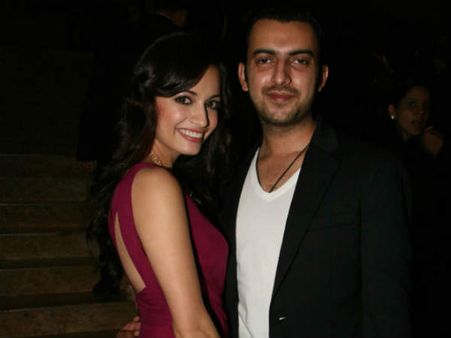 காதல் கணவரை பிரிகிறேன்: ட்விட்டரில் குண்டை தூக்கிப் போட்ட நடிகை