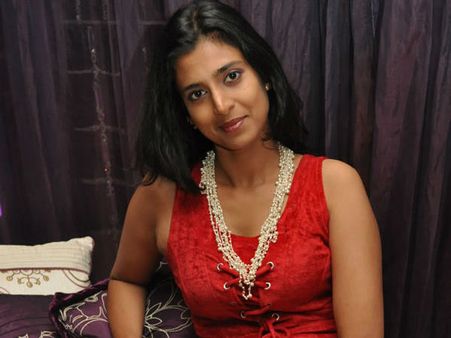 விசா இல்லாம சிலோன் போக முடியும்... பெர்மிட் இல்லாம காஷ்மீருக்கு போக முடியாது -நடிகை கஸ்தூரி