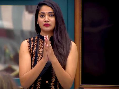 அட போம்மா.. இப்ப இப்படி சொல்லுவ.. அப்புறம் கைகோர்த்து சிரிச்சு சுத்துவ! கடுப்பாகும் நெட்டிசன்ஸ்!