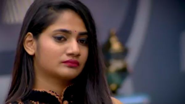 'ஐயோ இந்த சிட்டுவேஷன்ல ஓவியா என்ன பண்ணுவானு தெரியலையே' லாஸ்லியாவை வச்சு செய்யும் நெட்டிசன்ஸ்!