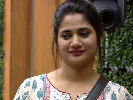 இதற்குத் தான் இலங்கையில் இருந்து கிளம்பி வந்தீங்களா லாஸ்லியா?