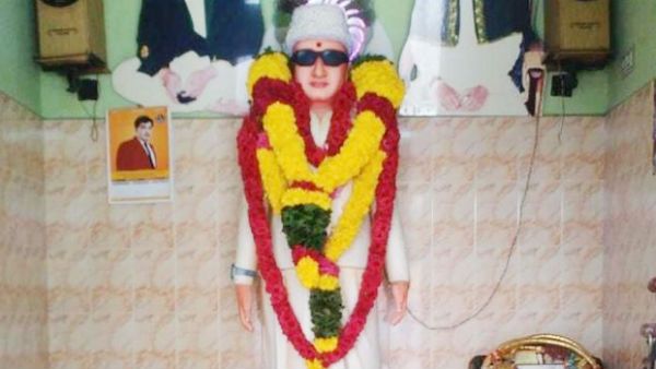 எம்ஜிஆர் என்னும் பூவினால் நான் மணக்கிறேன் - கோவில் கட்டிய ரசிகர் கலைவாணன்