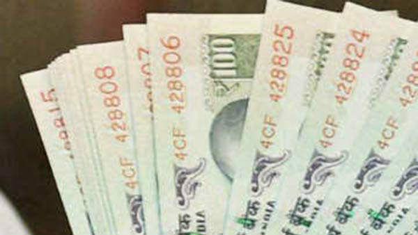 கையில் நயா பைசா இல்லாமல் இருக்கும் திரையுலக பிரபலங்கள்