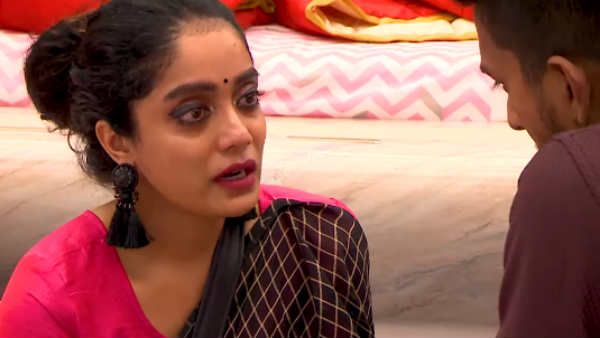 என்னம்மா அபி.. இதே வேலையாதான் இருப்பீயா? ஆண் நண்பருடன் நெருக்கம்.. வைரலாகும் 'அந்த' போட்டோ!