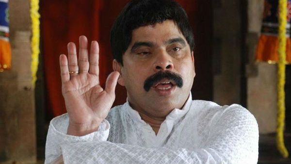 பவர்ஸ்டார் சீனிவாசன் வாழ்க்கையில் தான் எத்தனை பவர் பிளக்சுவேசன்ஸ் கேட்கும்போதே தலை சுத்துது..