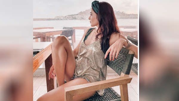 பேண்ட் போட மறந்துட்டீங்களே சமந்தா: விளாசும் நெட்டிசன்ஸ்