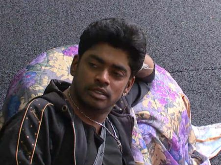 “பர்ஸ்ட் முதுகெலும்பை உடைக்கணும்”.. சாண்டி பற்றி சேரனோடு சேர்ந்து வனிதா போடும் டெரர் பிளான்!