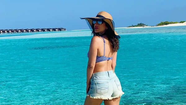 இது போதுமா இன்னும் கொஞ்சம் வேணுமா - மாலத்தீவு கடற்கரையில் பிகினி சோபி சவுத்ரி