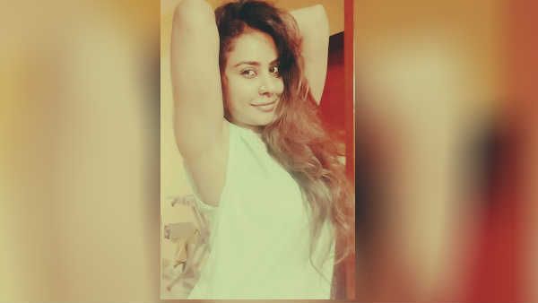 சர்ச்சை நாயகி ஸ்ரீரெட்டி... பேஸ்புக்கில் கவர்ச்சிப் படங்கள் ரிலீஸ் - ரசிகர்களை குஷிப்படுத்தவாம்