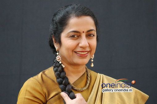 எந்த மொழியின் மீதும் வெறுப்பு காட்ட வேண்டாம் - சுஹாசினி மணிரத்னம்