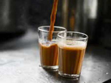 உதவி இயக்குநர்களுக்கு 5 ரூபாய்க்கு டீ காபி வழங்கும் தமிழ் ஸ்டுடியோ