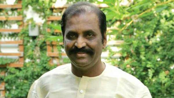 ஏம்மா கொஞ்சம் தள்ளி நில்லுமா எனக்கு பயமா இருக்கு - அரங்கை அதிர வைத்த வைரமுத்து