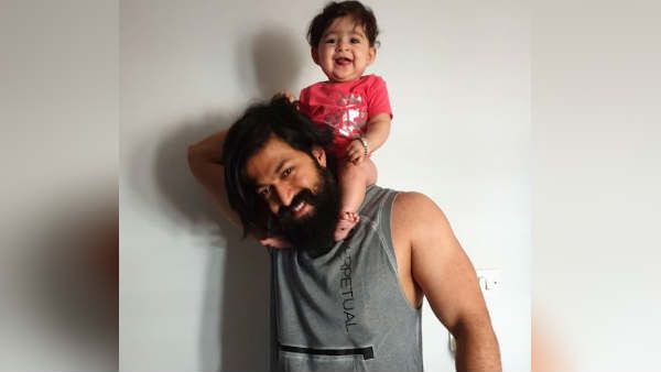 மகளுக்கு காது குத்தியதை பார்த்து அழுத நடிகர்: கலாய்த்த மனைவி