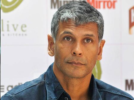 திருமணத்தில் சர்ச்சை... மிலிந்த் சோமன் சொல்லும் விளக்கத்தைப் பாருங்க