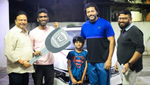 கோமாளி வெற்றி.. பிரதீப் ரங்கநாதனுக்கு ஹோண்டா சிட்டி கார் பரிசளித்த ஐசரி கணேஷ்