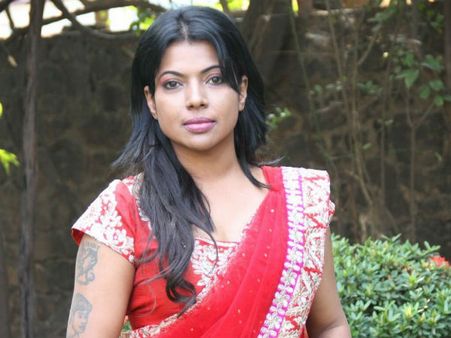 அவர அப்புறம் பார்த்துக்கலாம்.. முதல்ல இவங்கள வெளியே அனுப்புற வழிய பாருங்க.. ஆர்மியை உசுப்பும் நடிகை!