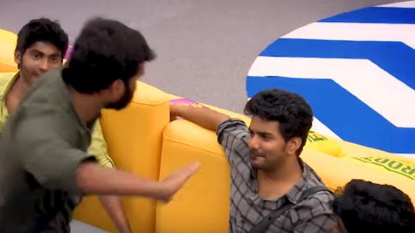 எல்லாம் நாடகமா கவின்.. சிம்பத்தி ஓட்டுக்காக செய்த செட்டப்பா? கடுப்பில் நெட்டிசன்ஸ்!