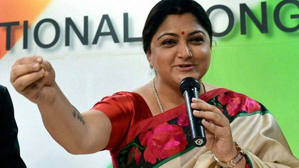 முதல்ல ரோடு நல்லா போடுங்க... அப்புறம் பைன் போடுங்க - சொல்லாமல் சொன்ன குஷ்பூ