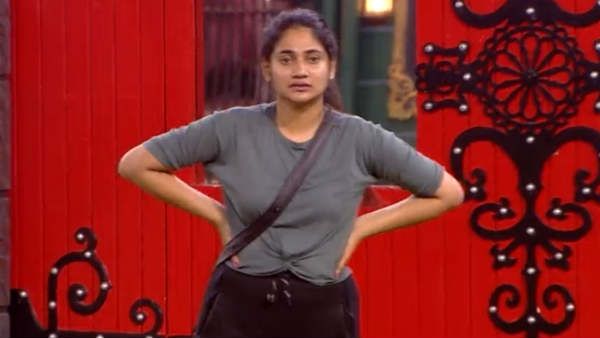 நீயெல்லாம் திருந்தவே மாட்ட.. யாராலும் காப்பாத்த முடியாது! லாஸ்லியாவை திட்டி தீர்க்கும் நெட்டிசன்ஸ்!