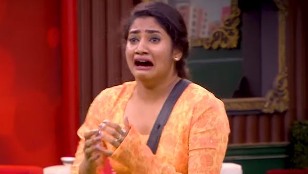 லாஸ்லியா மேல கோவமா இருக்காரோ அப்பா? ஏறேடுத்து பார்க்கலையே! முகத்துல சந்தோஷத்தையே காணோமே!