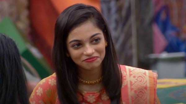 நானு.. லாஸ்லியா.. ஹ்ம்.. ரியாக்ஷன்லயே லாஸ்லியாவை அசிங்கப்படுத்திய முகெனின் தங்கை!