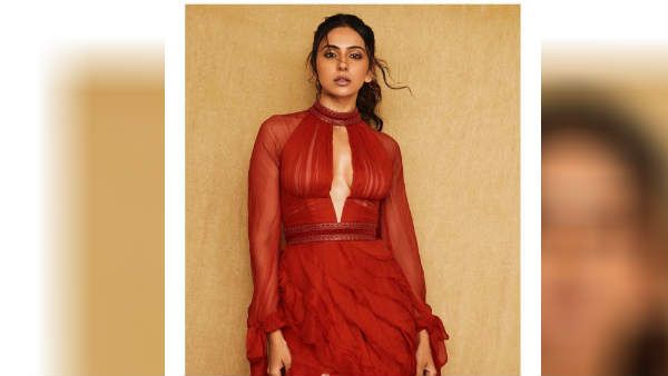 உள்ளாடை இல்லாமல்.. திரும்பவும் செம ஹாட் போட்டோ வெளியிட்ட ரகுல்.. மோசமாக கமெண்ட் செய்த சமந்தா!