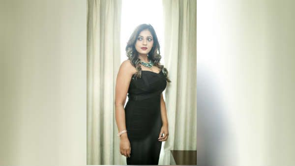 வாவ்.. பிக்பாஸ் ரேஷ்மாவா இது.. கறுப்பு நிற மார்டர்ன் டிரெஸில் பயங்கர கவர்ச்சி.. அசத்துறாங்களே!