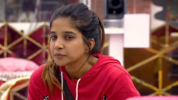 விஷத்தை கக்கத் தயாராகும் சாக்‌ஷி.. உனக்கு என்ன வில்லன் அவார்டா கொடுக்க போறாங்க? செம கடுப்பில் மக்கள்