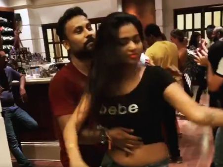 மீரா மிதுனை தொடர்ந்து ஆண் நண்பருடன் பப்பில் செக்ஸி டான்ஸ் ஆடிய பிரபல நடிகை!