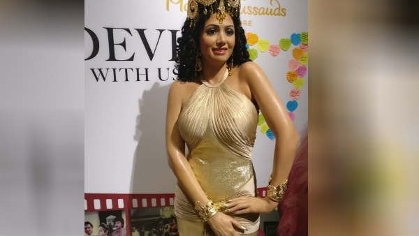 இது ஸ்ரீதேவியா இல்ல ஜான்வி கபூரா.. யாருக்குய்யா சிலை வச்சுருக்கீங்க? ரசிகர்கள் அதிருப்தி!