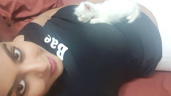 உங்க பூனை ரொம்ப அதிர்ஷ்டசாலிங்க.. ஸ்ரீரெட்டி போட்டோவை பார்த்து பெருமூச்சு விடும் ஃபேன்ஸ்!