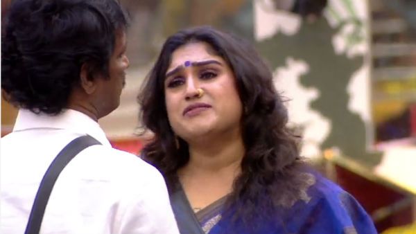 முதல் முறையாக கண்ணீர்விட்ட வனிதா.. கலங்கிய பார்வையாளர்கள்!