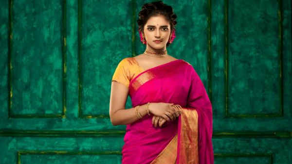 என்ன நளினம்... புடவையில் அசத்தும் வசுந்தரா - போட்டோ சூட்