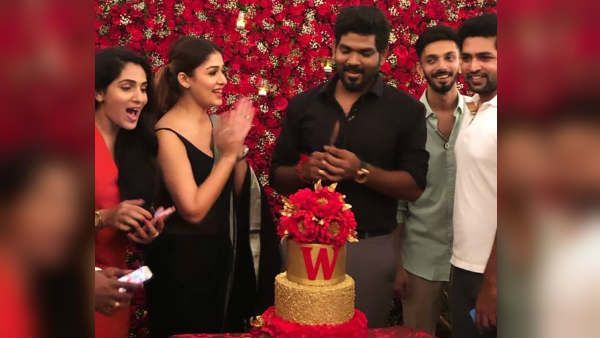 ஒரே கல்லில் இரண்டு மாங்காய்.. காதலர் விக்கி பிறந்தநாளை நயன் எப்டி கொண்டாடி இருக்கார் பாருங்க!