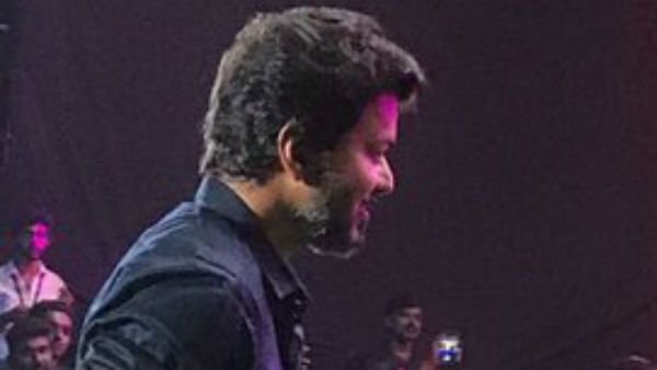 அடிவாங்கதான் டிக்கெட் வாங்கிட்டு வந்தோமா? பிகில் படக்குழுவிற்கு எதிராக பொங்கிய விஜய் ரசிகர்கள்!