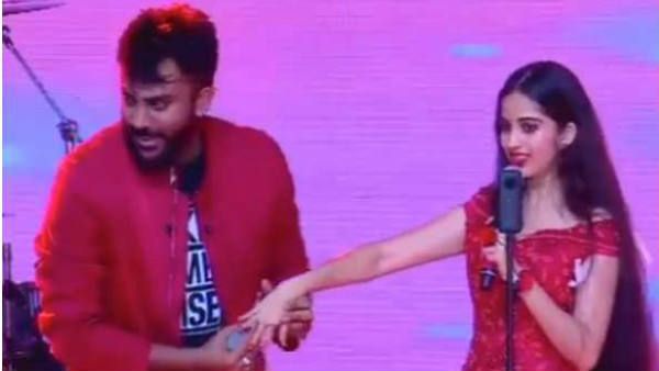 பிக்பாஸ் வீட்டில் மலர்ந்த காதல்.. பெற்றோர் சம்மதம்.. விரைவில் டும் டும் டும்.. ரசிகர்கள் ஹேப்பி!