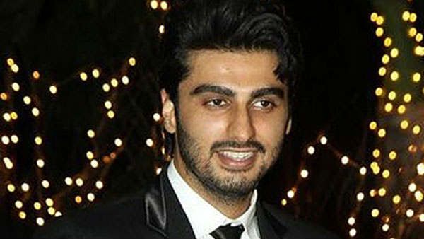 இங்கப்பாருடா… நிஜ முதலையுடன் மோதுகிறாராம் கோமாளி ஹீரோ?