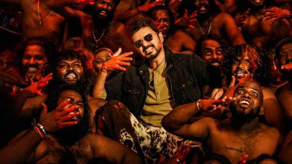 செம.. படக்குழுவை முந்திக் கொண்டு ரசிகர் வெளியிட்ட பிகில் டிரெய்லர்.. வெறித்தனம் போங்க!