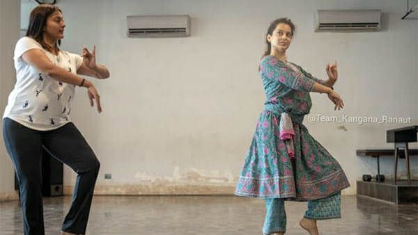 நடன தாரிகையாக மாறும் கங்கனா - குருவாக காயத்ரி ரகுராம்