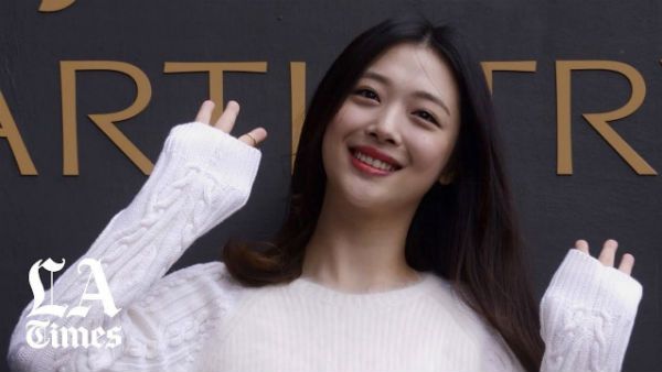 ஓவராக கலாய்த்த நெட்டிசன்கள்.. தீவிர மன அழுத்தத்துக்கு ஆளான இளம் பாடகி திடீர் மரணம்.!