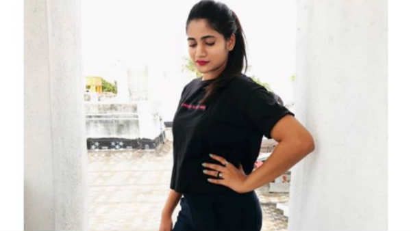 “ஐ லவ் யூ”.. அன்பையும் தந்துவிட்டு முதல் பதிவிலேயே மன்னிப்பும் கேட்ட லாஸ்லியா.. யார்கிட்ட தெரியுமா?