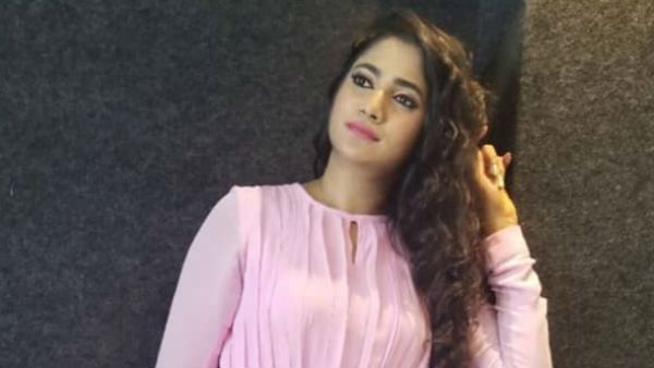 ஓவர் மேக்கப் உடம்புக்கு ஆகாதும்மா.. ஒத்த போட்டோவை போட்டு மொத்தமாய் வாங்கிக்கட்டும் லாஸ்லியா!