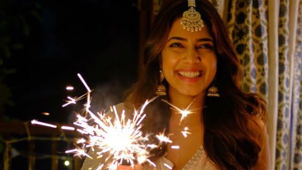 மத்தாப்புடன் தீபாவளி வாழ்த்து… செம்ம குஷியில் ’தளபதி 64’ நாயகி!